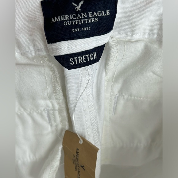 BNWT women’s shorts in white from American Eagle. - Picture 5 of 8